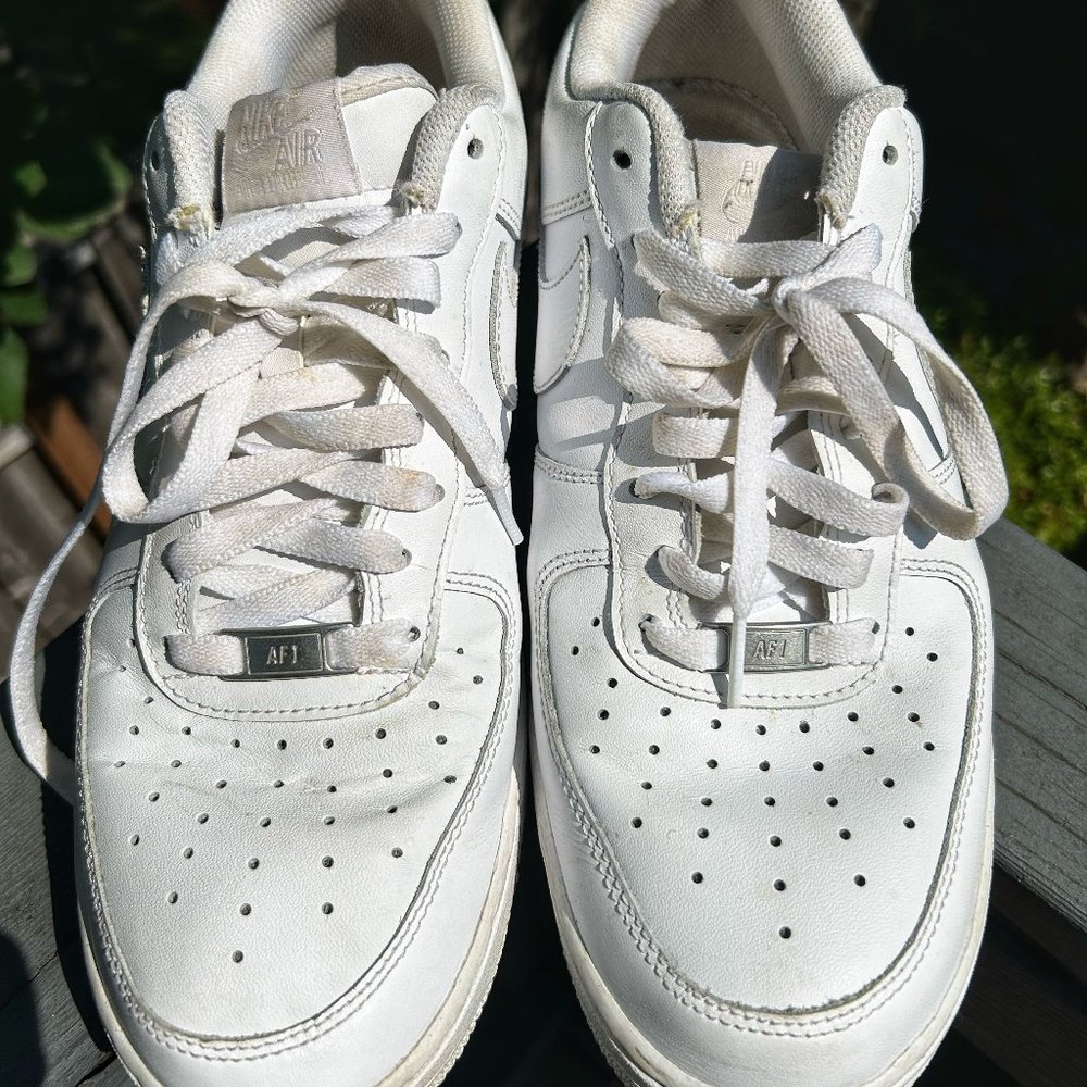 Nike Men's 10.5 Air Force 1 White Shoes Sneakers